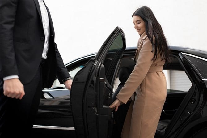 chauffeur,limousine,airport transfer in Dubai & abudhabi
